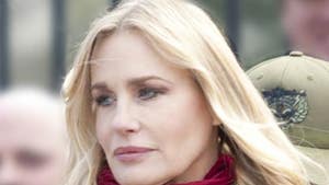 0506_daryl_hannah_getty_article1