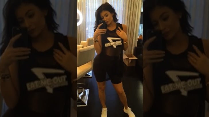 Kylie Jenner -- Mischievous Messaging ... 'Eat Me Out' (VIDEO)