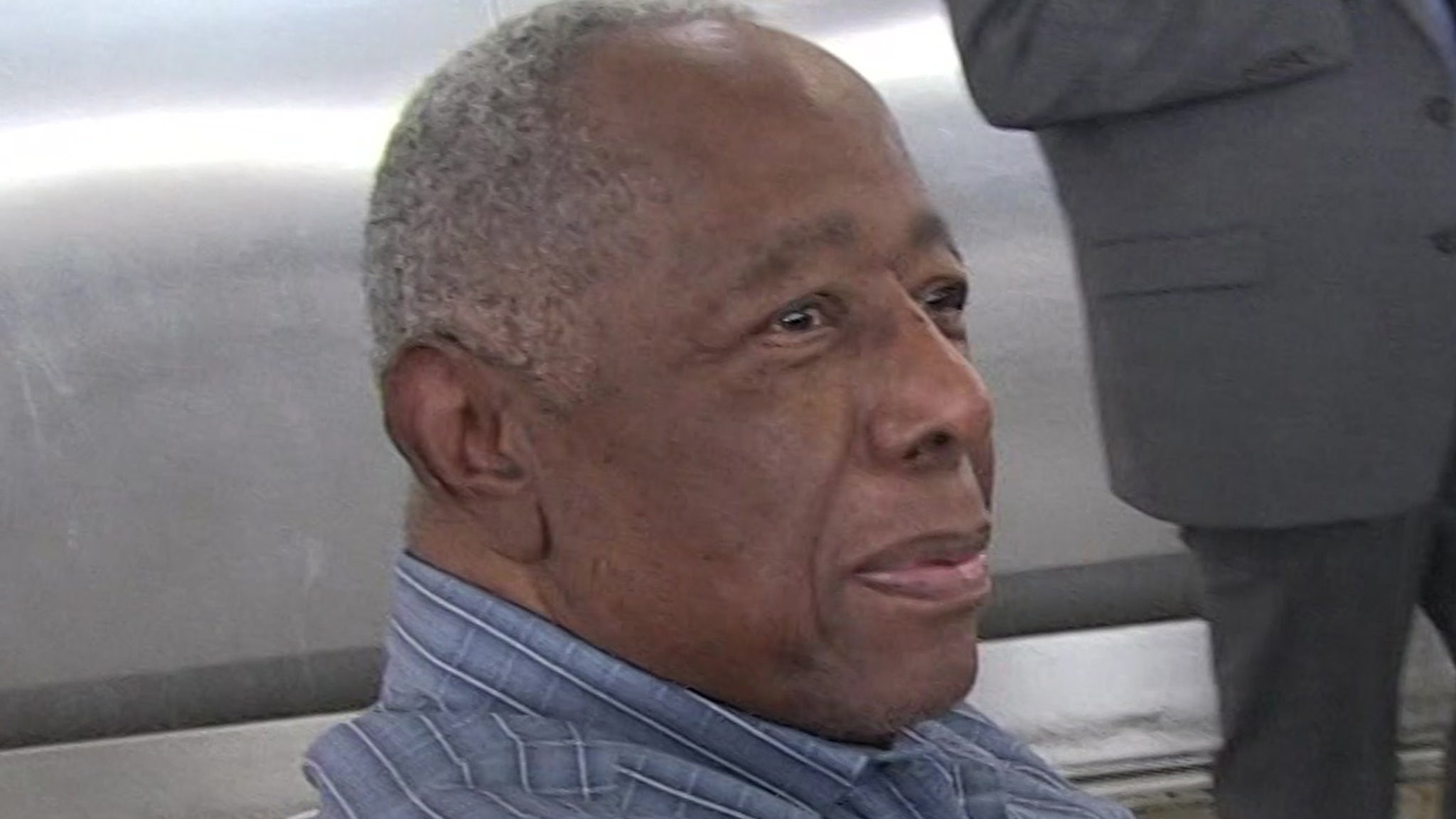 Hank Aaron dies of natural causes, COVID-19 vaccine is not a factor, officials believe