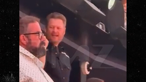 052426_blake_shelton_clse-up-sub