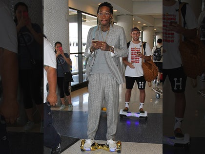 0829-wiz-khalifa-akm-gsi-01