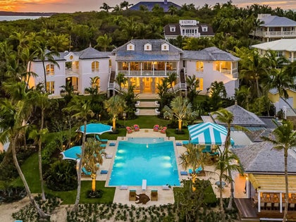 0303-kylie-jenner-airbnb-bahamas-vacation-rental-photos-primary