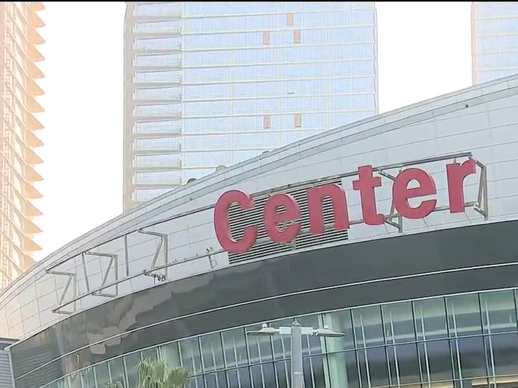 Staples Center Signs Removed Amid Crypto.Com Arena Change