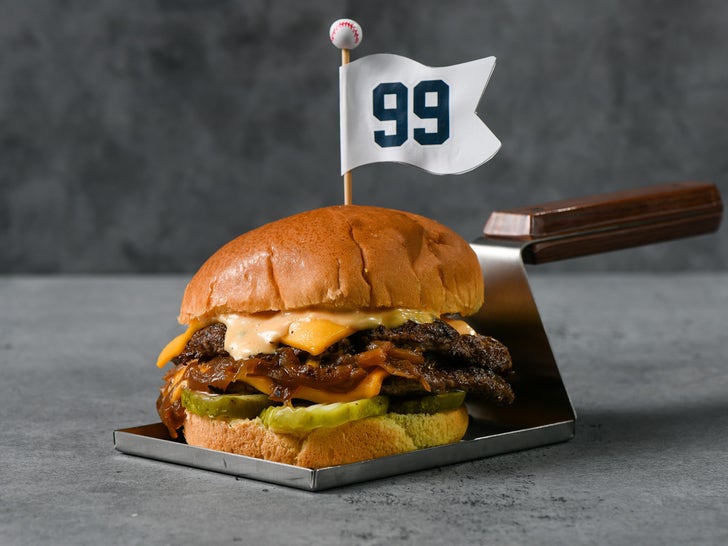 Les équipes de la MLB déploient de nouveaux aliments pour le jour de l’ouverture, 2-Foot Chili Cheeseburgers !