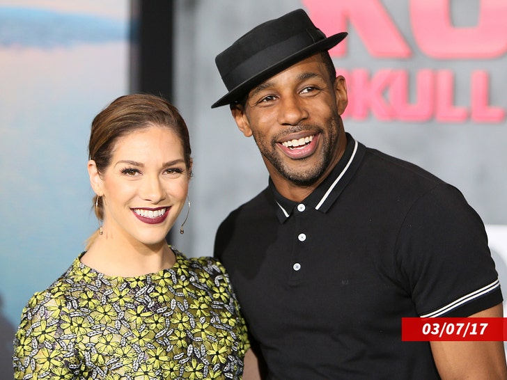 Allison Holker se estremeció.