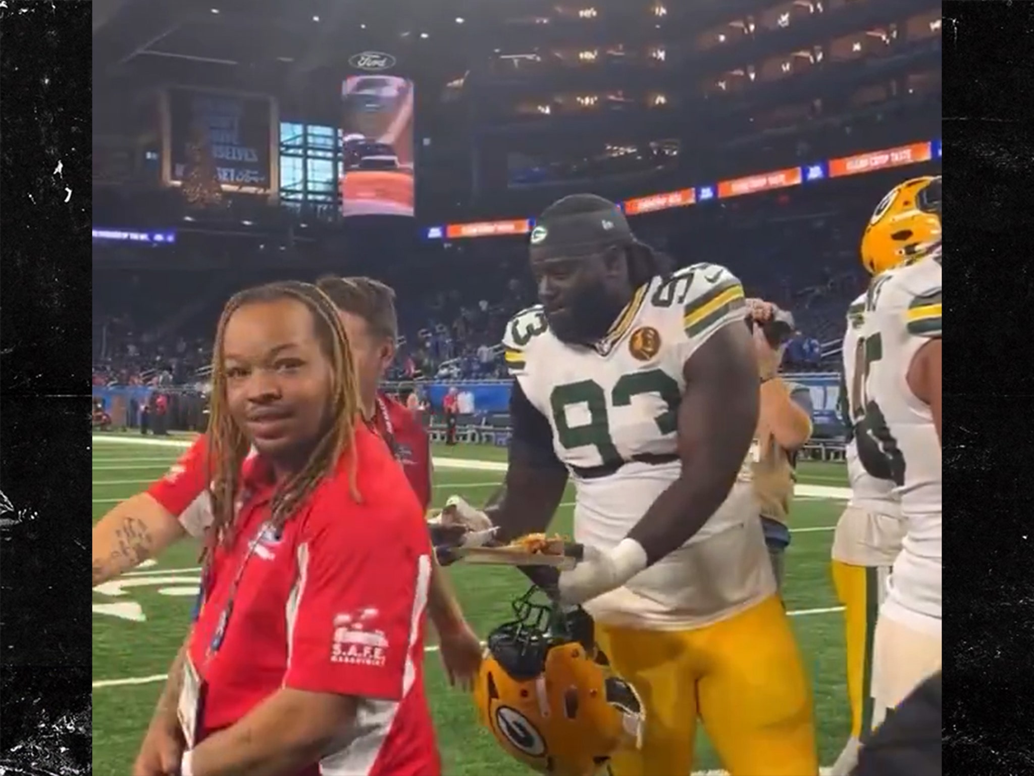 Security Guard Not Fired For Eating Packers Player's Food At Thanksgiving  Game