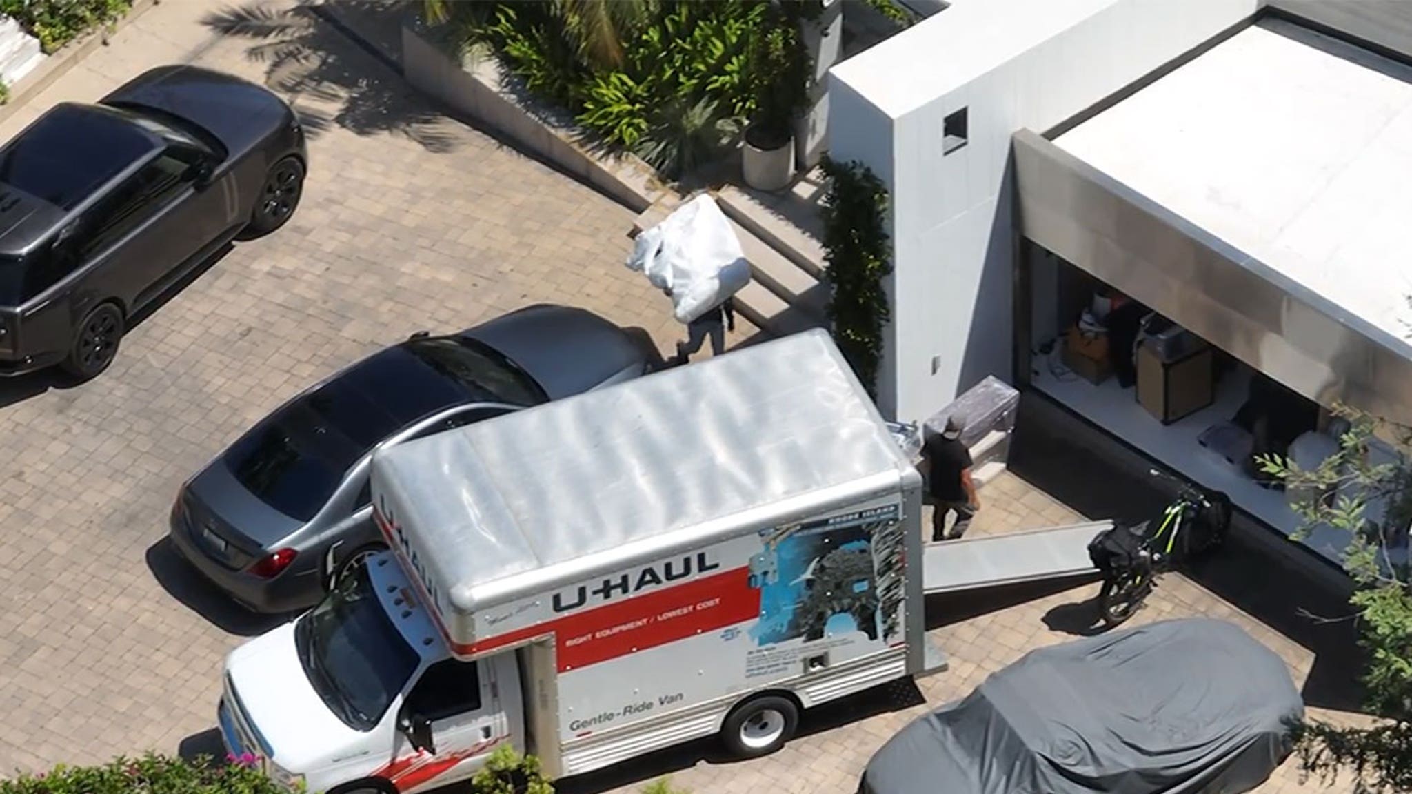 Kevin Costner’s Estranged Wife Christine Moving Out, U-Haul Trucks at Home