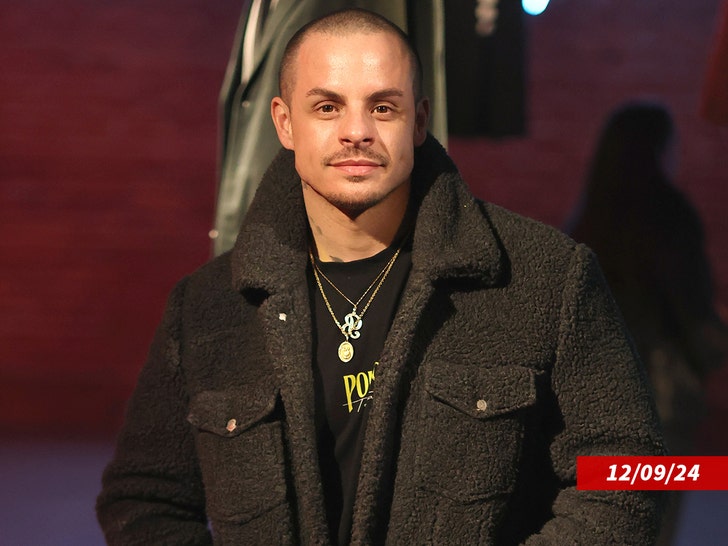 Jennifer Lopez's Ex Casper Smart's House Searched by Cops After ...