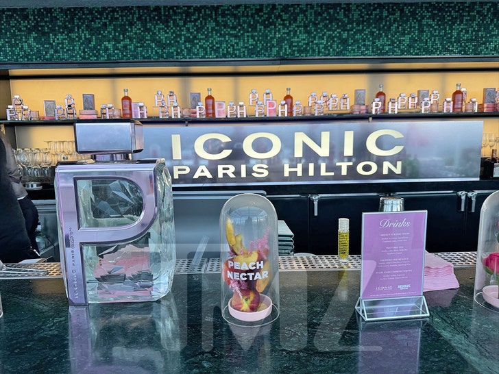 paris hilton iconic fragrance 1
