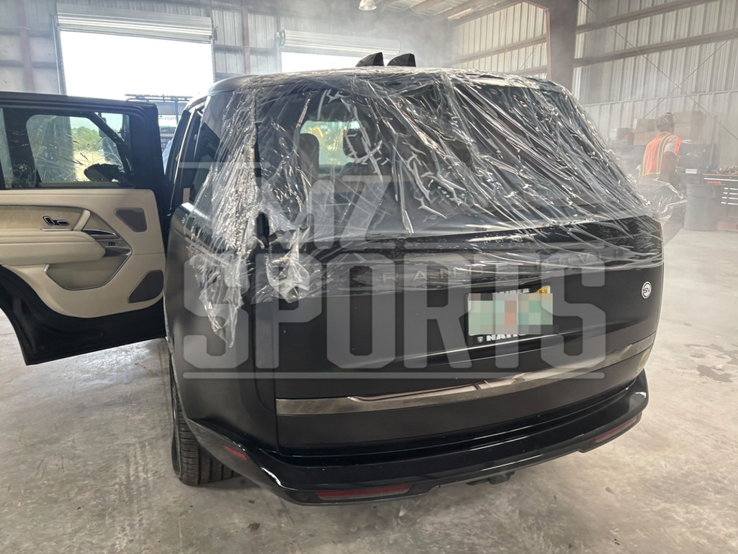 Tiger Woods Car Crash Aftermath Photos 0
