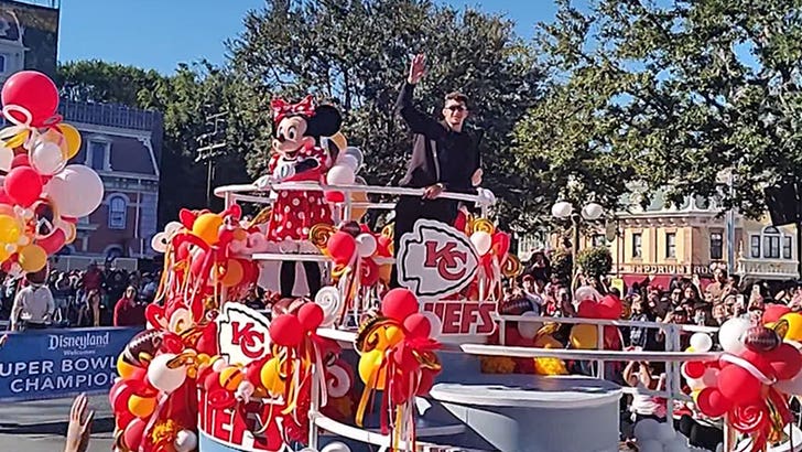 Patrick Mahomes Will get Disney Parade Therapy After Tremendous Bowl Win