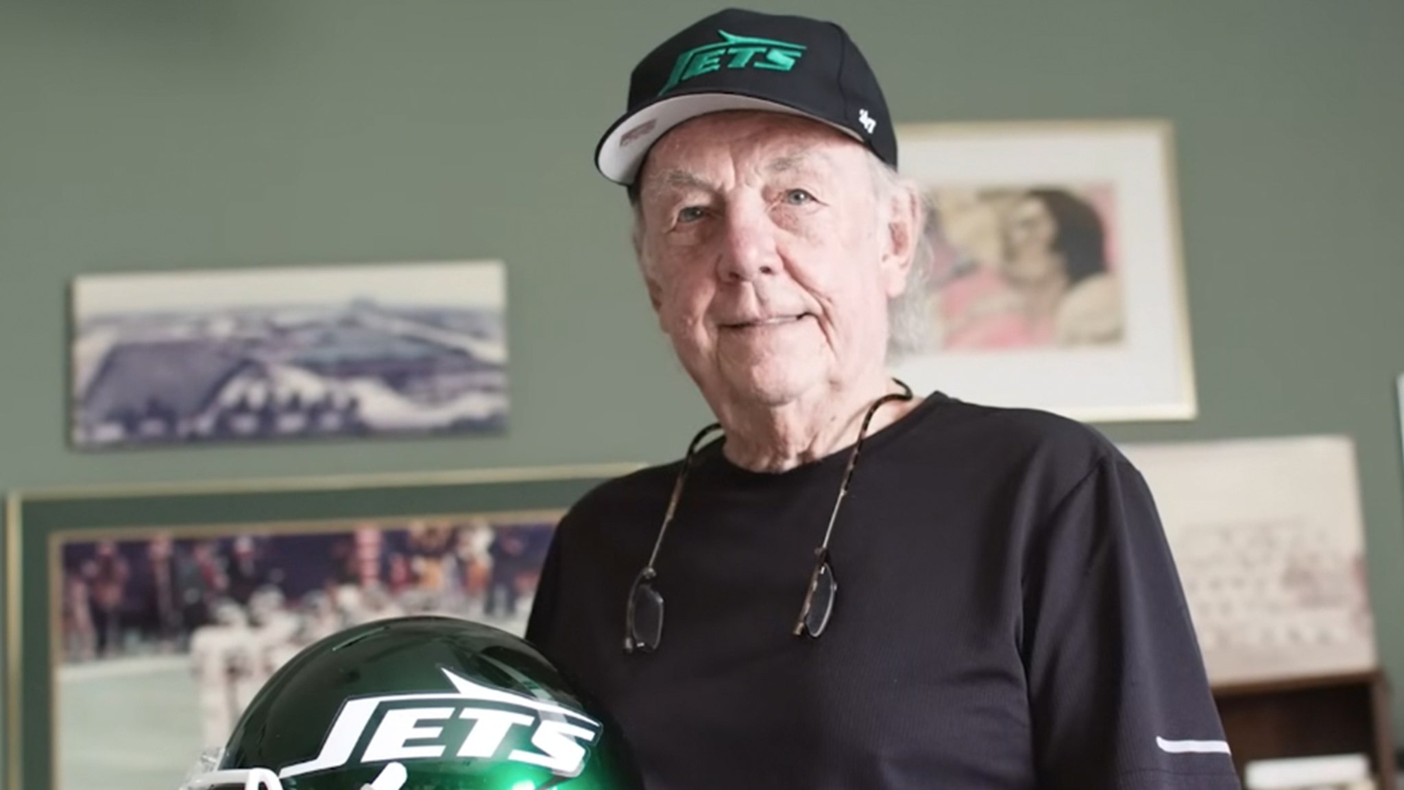 New York Jets' Logo Creator Sues Team, NFL, Wants Payment For Design