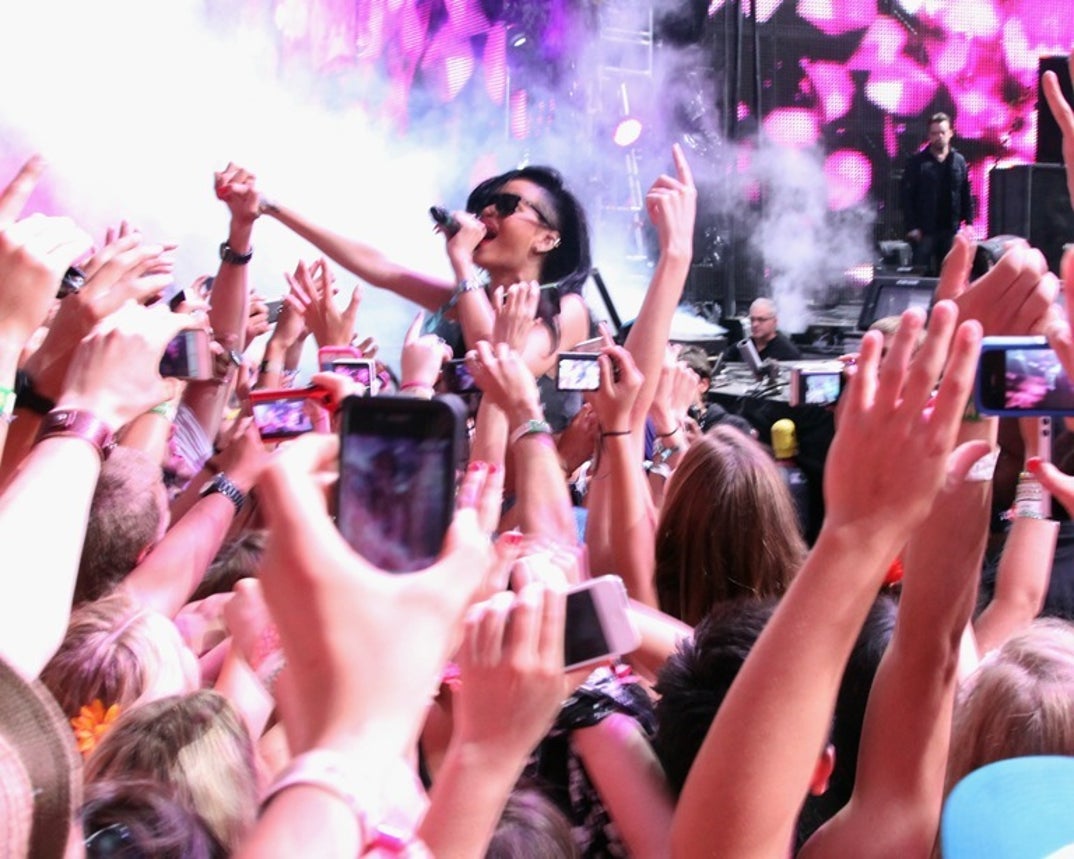 2012: Rihanna performs 'We Found Love' with Calvin Harris at a surprise appearance