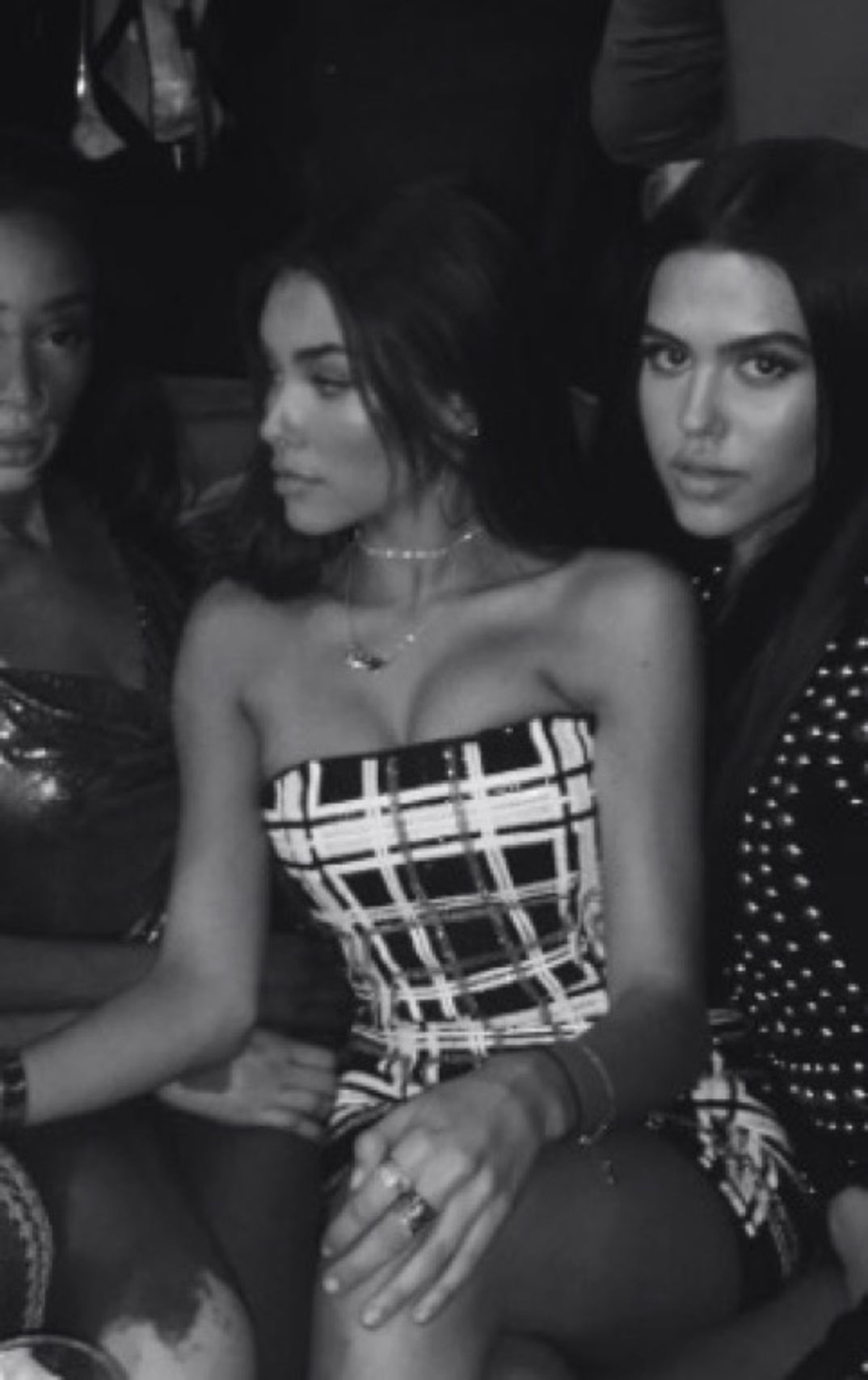 0407_madison_beer_hot_14