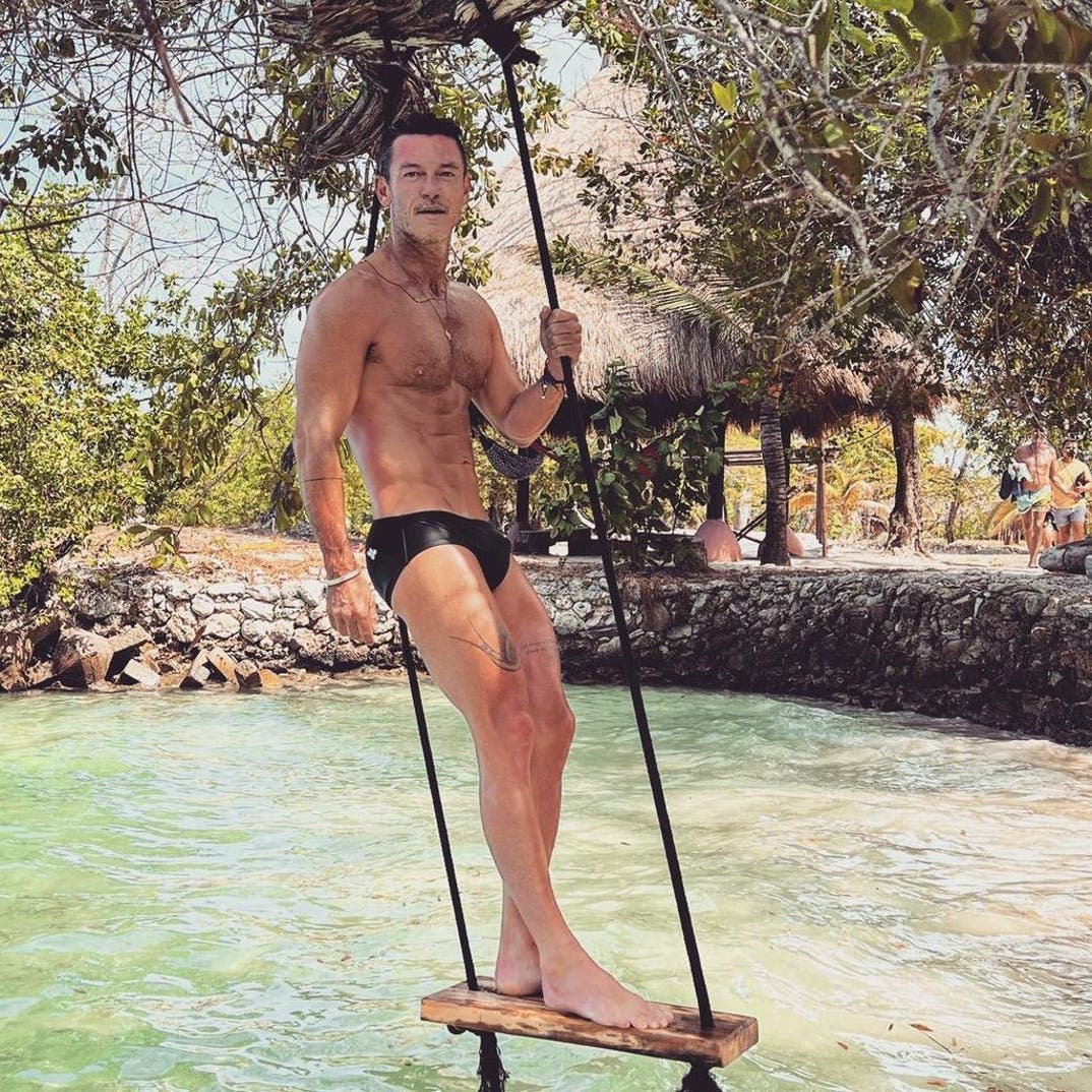 0415 Luke Evans Shirtless Shots 8