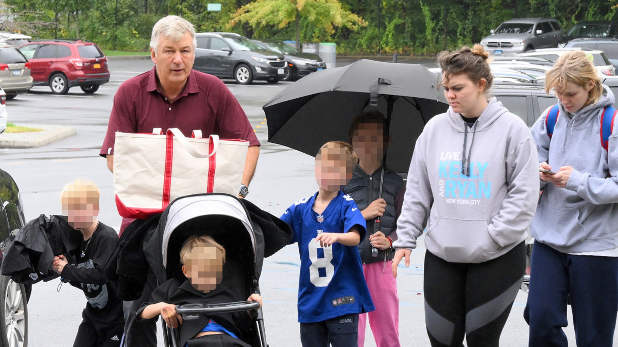 Alec Baldwin and the Kids hit the zoo on the heels of the ‘Rust’ settlement