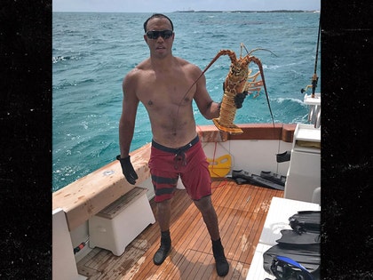 0804-tiger-woods-lobster-fishing-INSTAGRAM-01