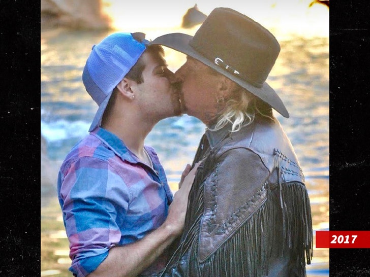 El esposo de Joe Exotic, Dillon Passage, dice que se van a divorciar