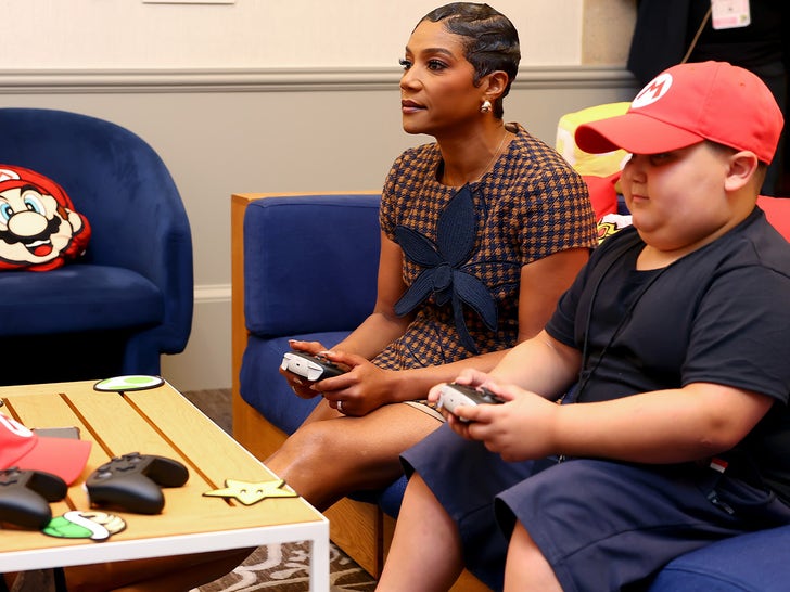 Rizzler Hangs With Tiffany Haddish, Alison Brie & More Stars At Nintendo Lounge