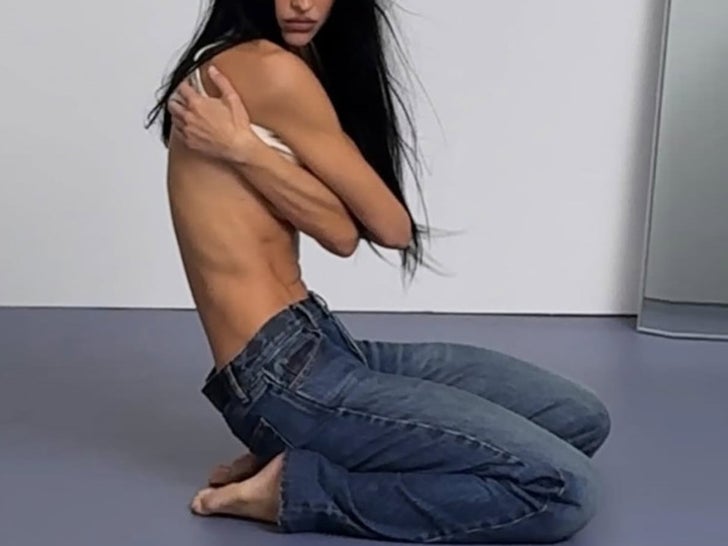 Estrelas em jeans da cabeça aos pés