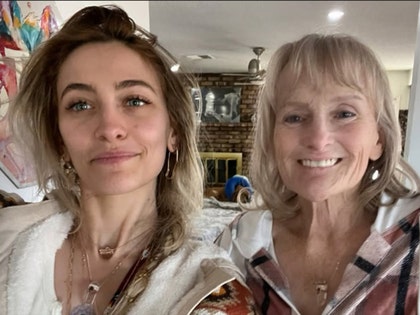 paris jackson and mom insta 1