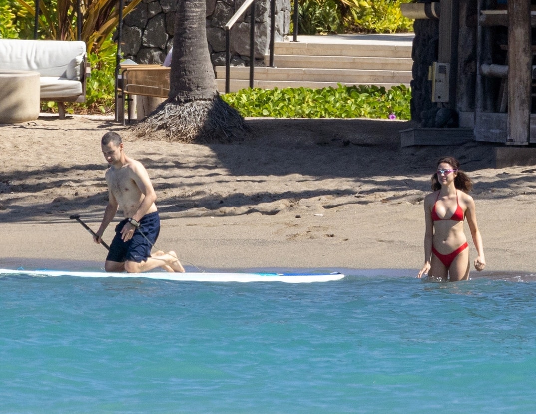 Margaret Qualley and Jack Antonoff Hawaii 0