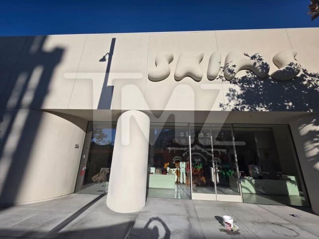 SKIMS Store Cleaned After Graffiti 2