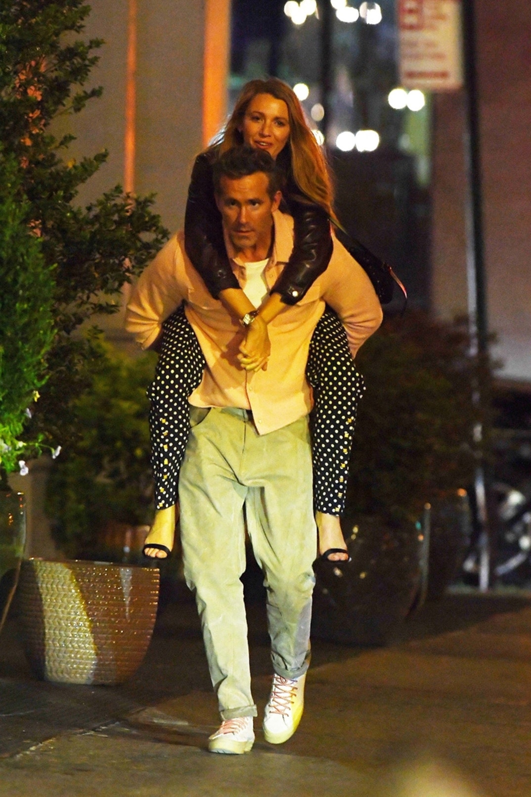 Blake Lively Ryan Reynolds PDA NYC 6