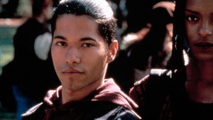 1117-Renoly-Santiago-Memba-Them-hero