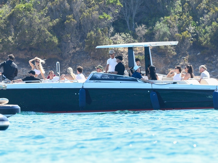 Jeff Bezos e Lauren Sanchez spiaggia nikki