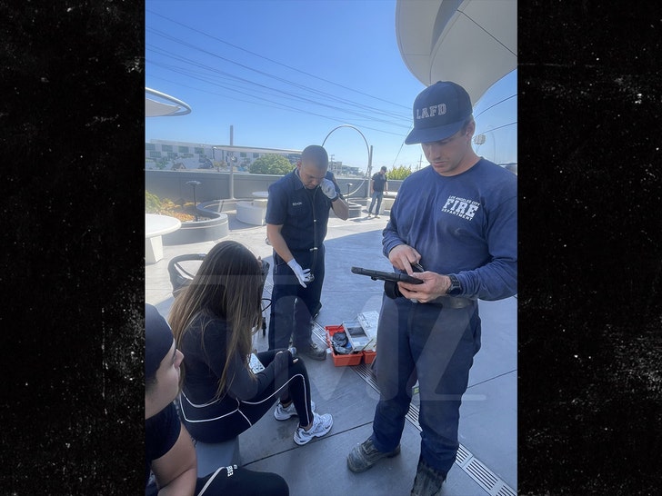 Hollywood Tarm 12 Tesla feriu um guarda -chuva nos chutes de tumor de Tesla
