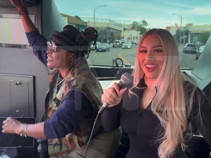 012626_tmz_brunch_bus_leslie_karlette_sonriendo