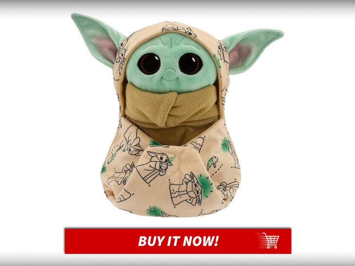 Grogu-Plush-With-Blanket-Pouch-Mandalorian-Movie-Gear-MAIN
