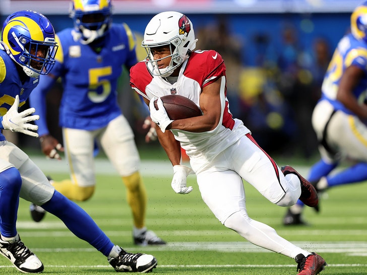 Cardinals Receiver Rondale Moore Shows Off Gnarly Pinky Injury