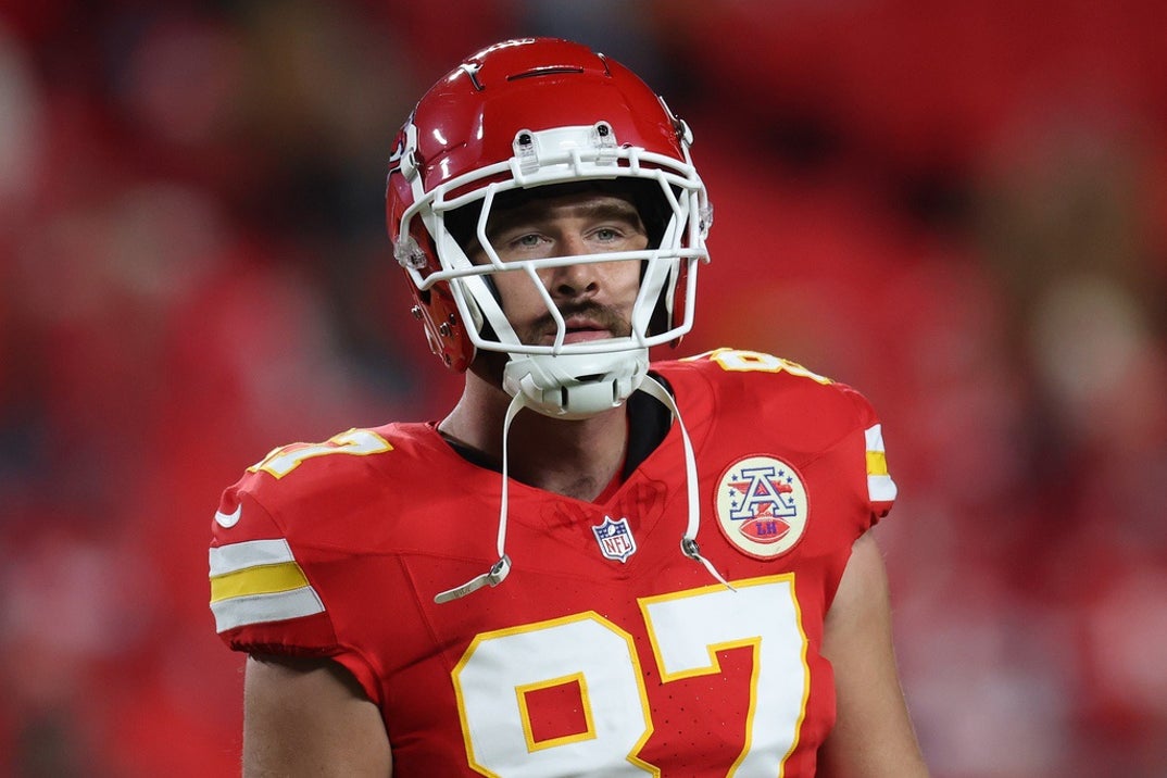 Travis Kelce On The Field 18