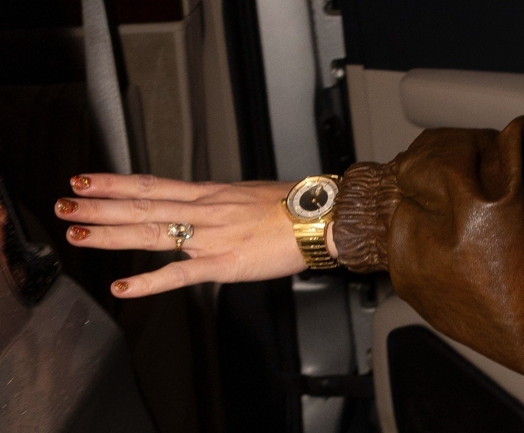 Taylor Swift Rocks Engagement Ring in NYC 5