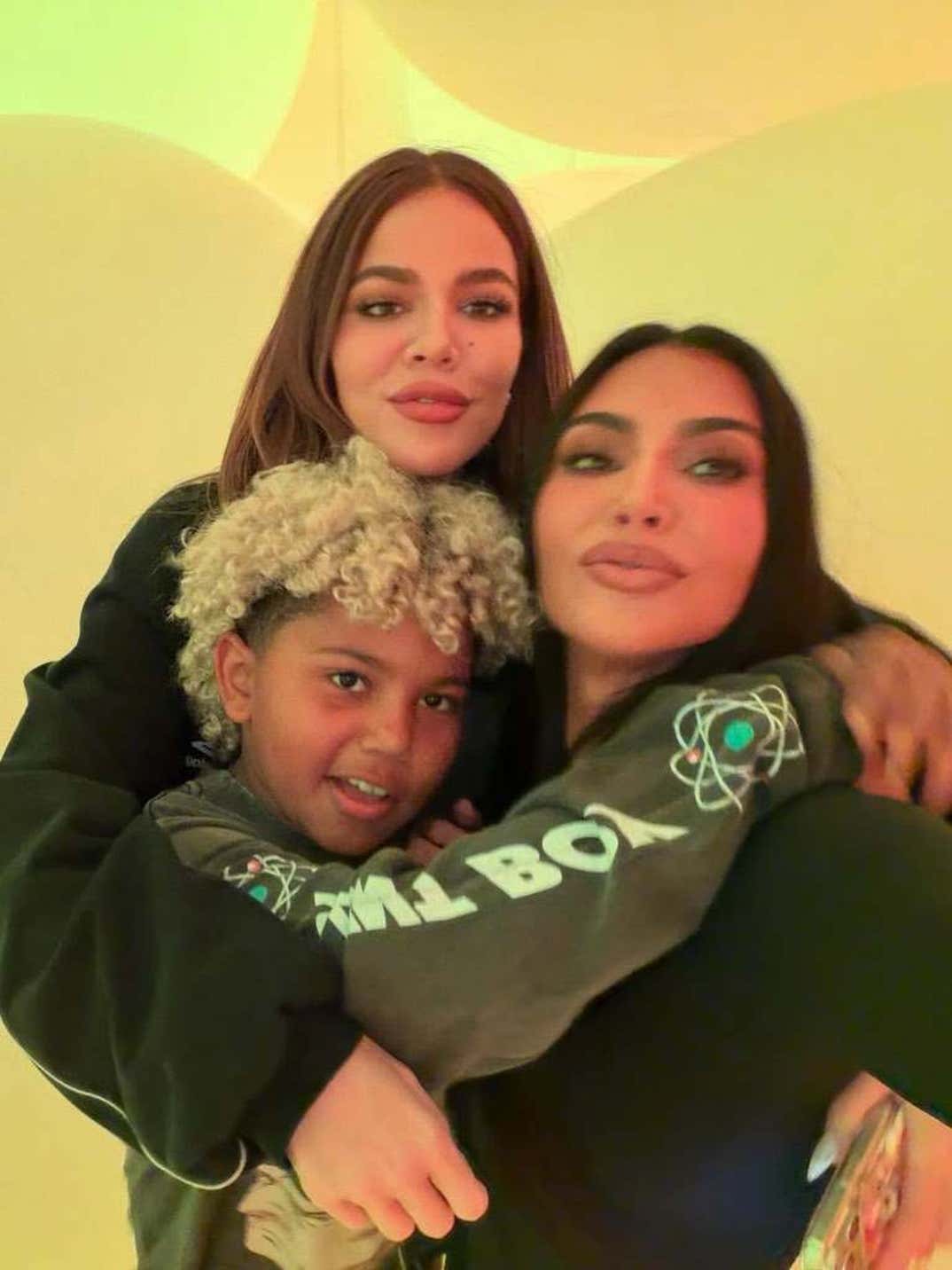 Kim Khloe Kardashian Fam Tokyo Trip 7