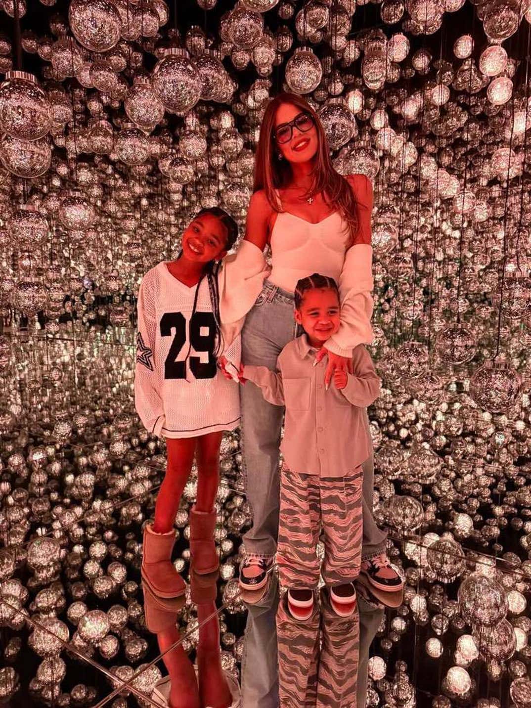 Kim Khloe Kardashian Fam Tokyo Trip 10