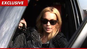 Lindsay Lohan -- Good Sam Returns Cell Phone with 'Photos'