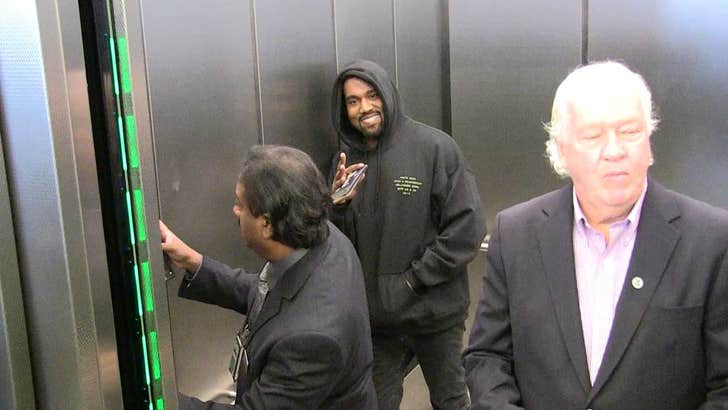 Kanye West Killing Paparazzi With Kindness Thank