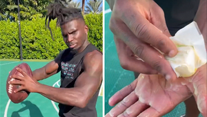Tyreek Hill Catches Footballs With Butter-Covered Hands
