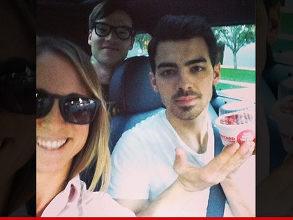 JOE-JONAS-instagram-uber