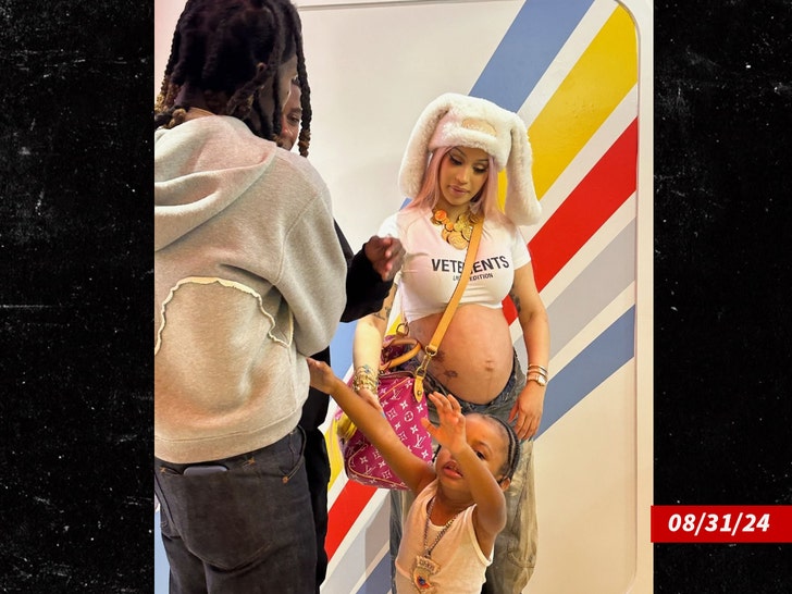 Cardi B Offset y la familia en el parque acuático