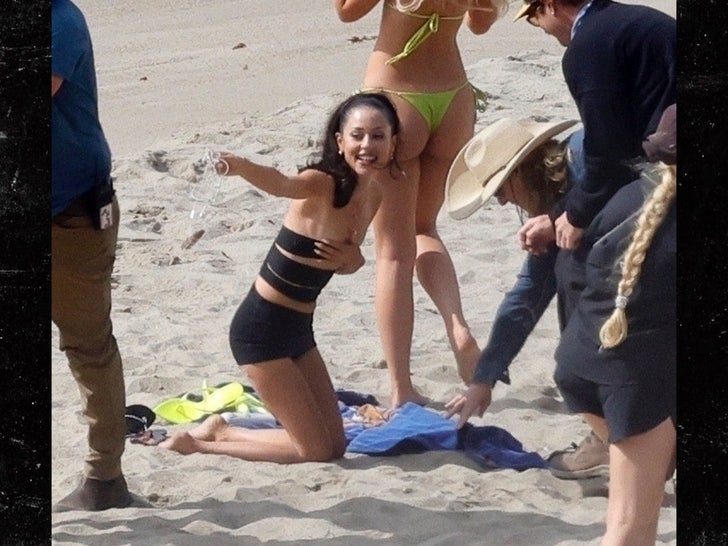Alexa Demie & Bella Podaras sub backgrid 2