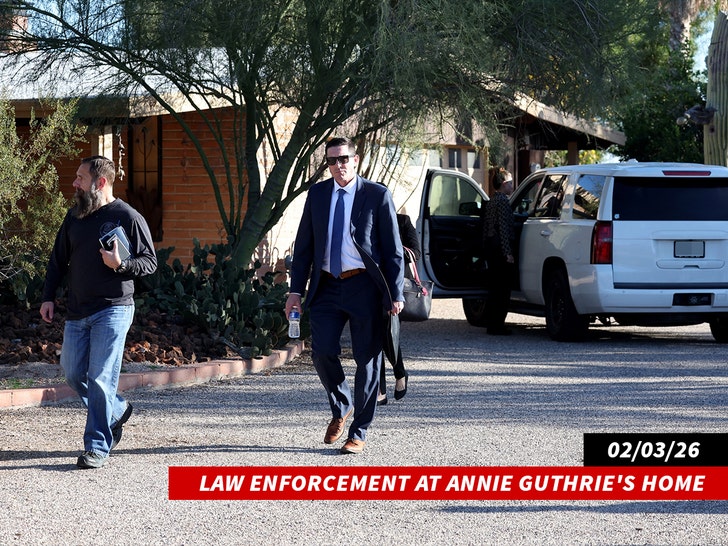 Penegakan hukum di rumah Annie Guthrie bg 1