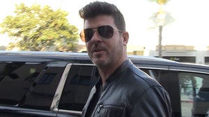 111618_robin_thicke_primary