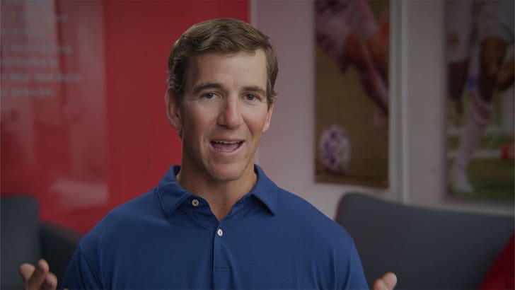 081022-eli-manning-kal