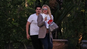 britney-spears-backgrid-3