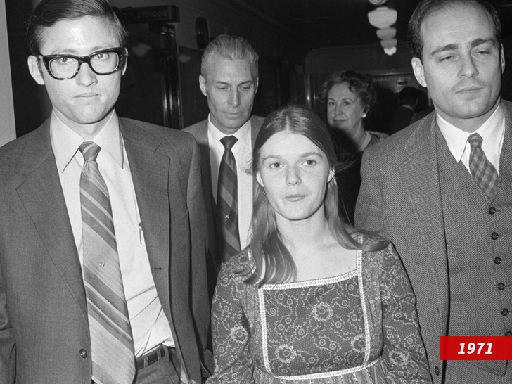 Linda Kasabian is escorted by Deputy District Attorney Vincent Bugliosi