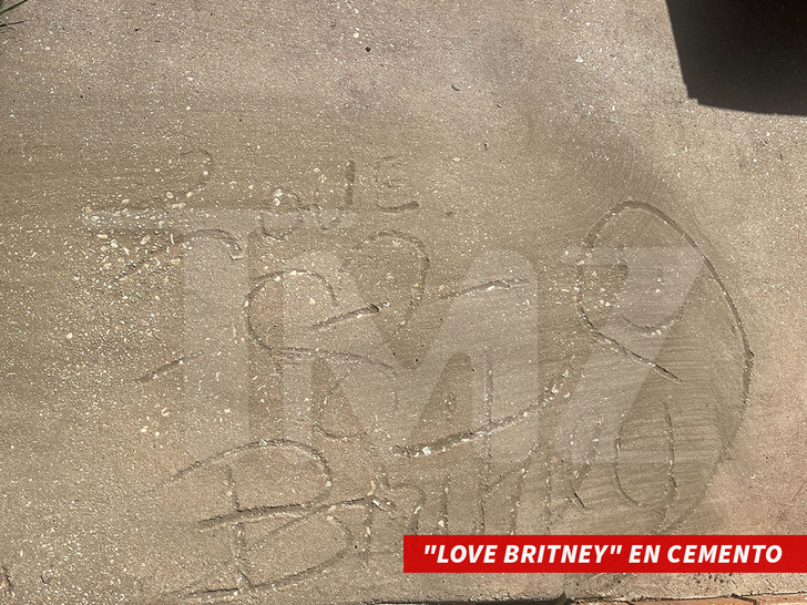 "Love Britney" en cemento
